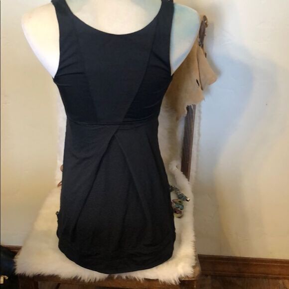 Lululemon tank top 4 (2050) - Picture 3 of 5